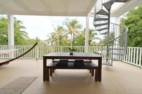 Secluded Jungle Penthouse with Rooftop Observation Deck, Pahoa